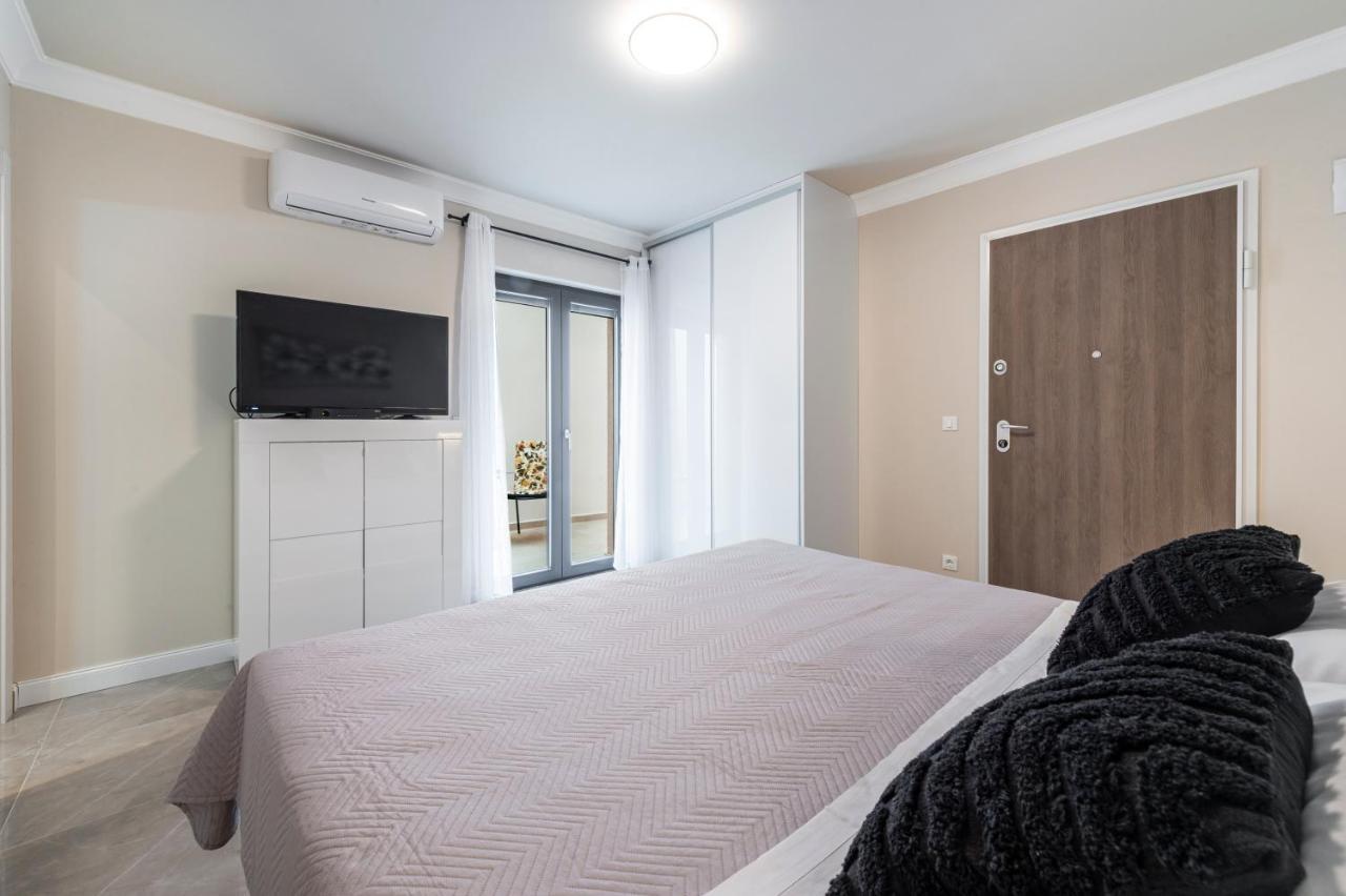Makris No 2 Apartment *