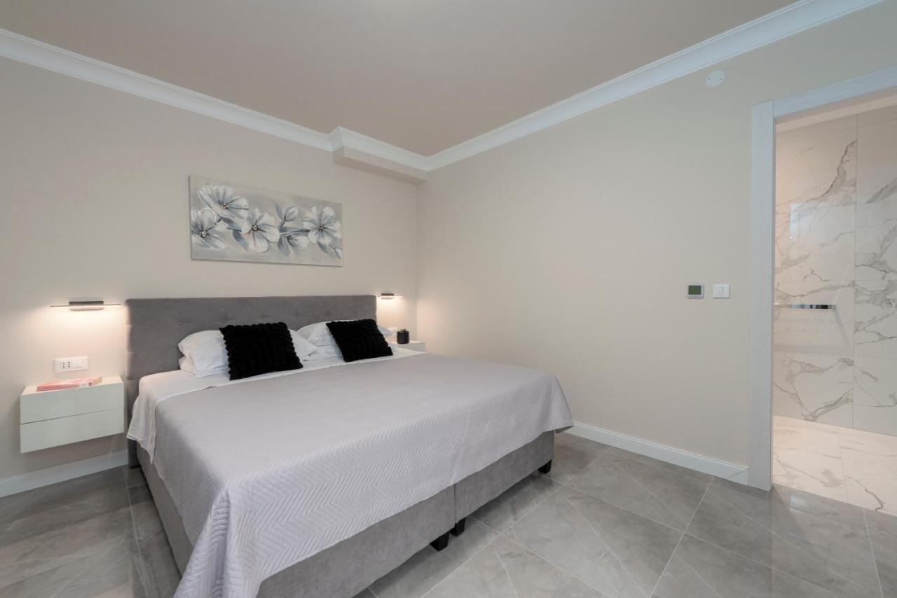 Makris No 2 Apartment *